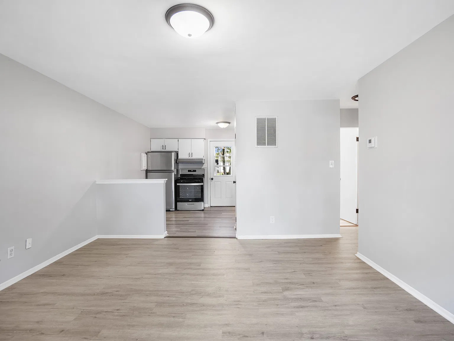 2 bed, 1100 sqft, $1,295 — Photo 2