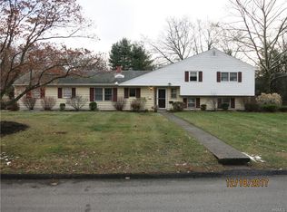155 Foxwood Rd, West Nyack, NY 10994
