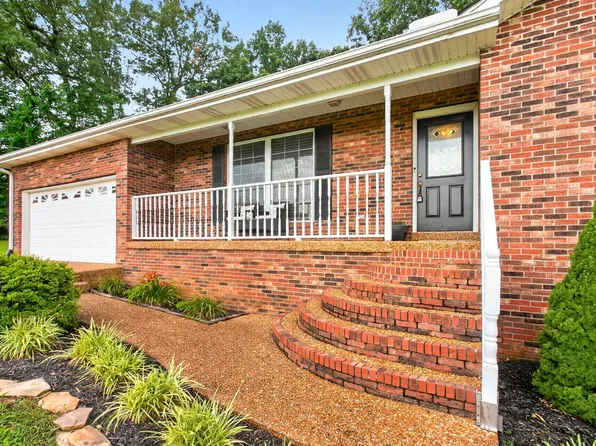 110 Needham Ln, Burns, TN 37029