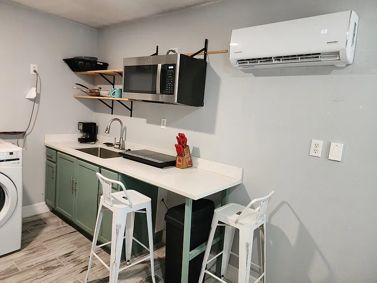 2400 W Wright St #B — Photo 2
