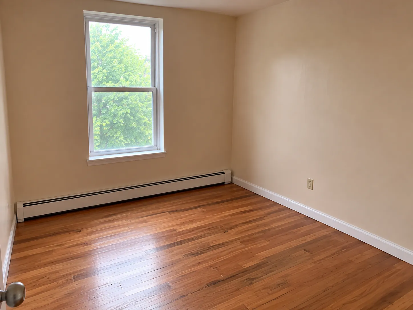 3 bed, 900 sqft, $3,753 — Photo 4