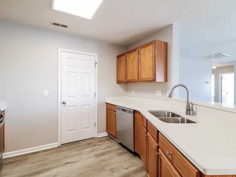 2826 Filbert St — Photo 7