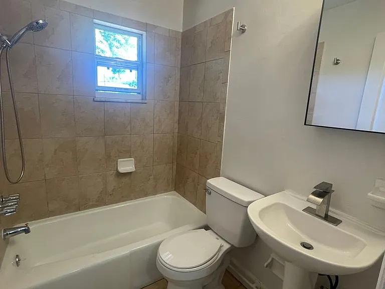 1000 E Magnolia Ave — Photo 1