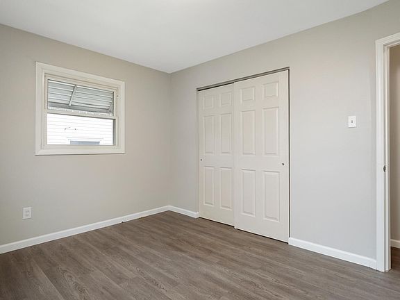 3rd image of 1423 Cove Ln