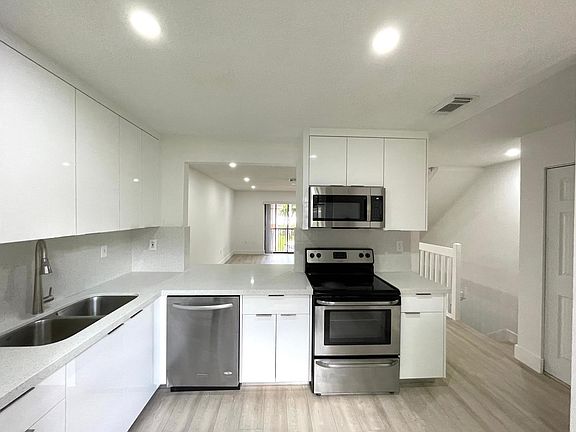 Kitchen (2nd floor)