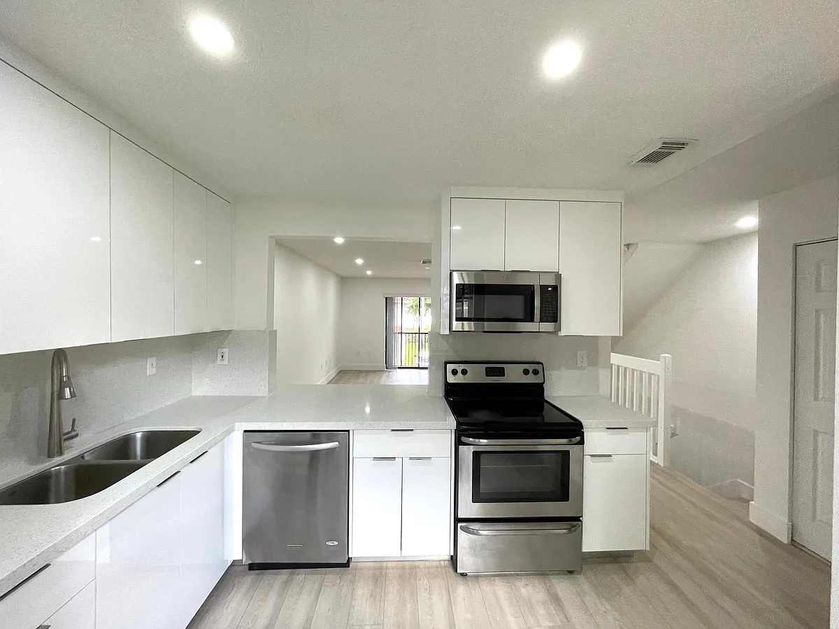 Kitchen (2nd floor) - 9890 Hammocks Blvd