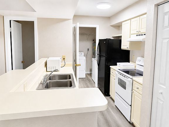 3rd image of 3008 Parkway Blvd APT 305