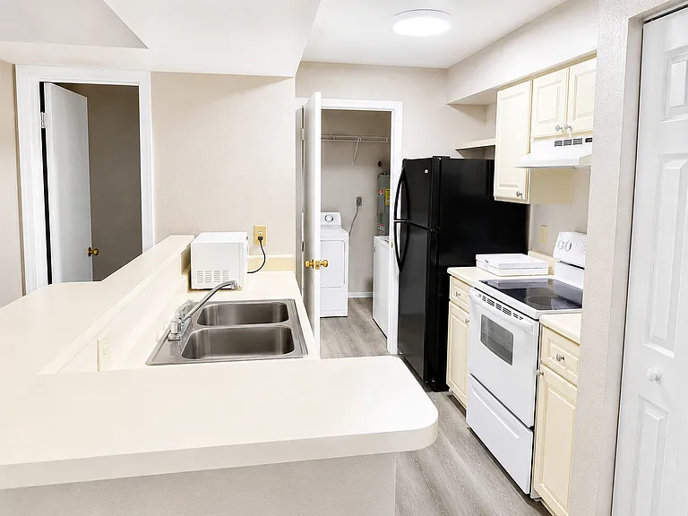 3008 Parkway Blvd #305 — Photo 3