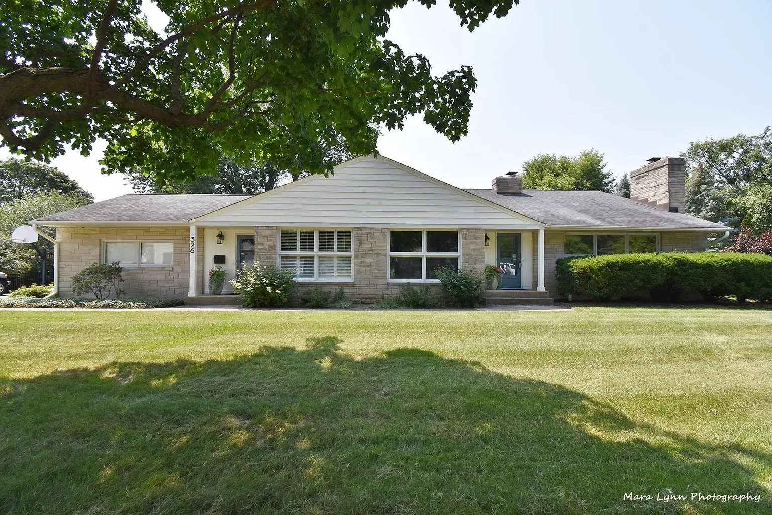 326 Charles St photo 1