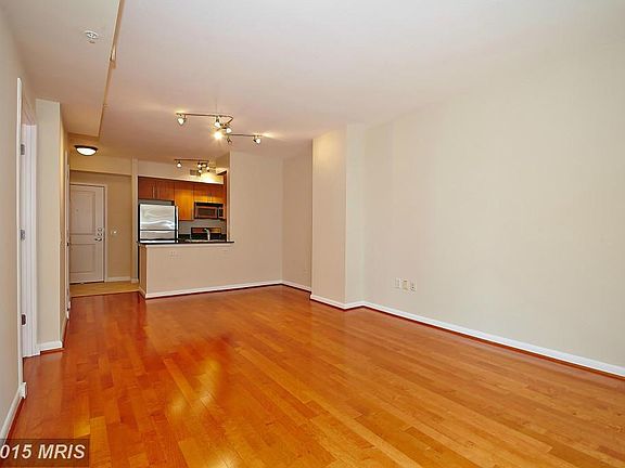 4th image of 1021 N Garfield St APT 704