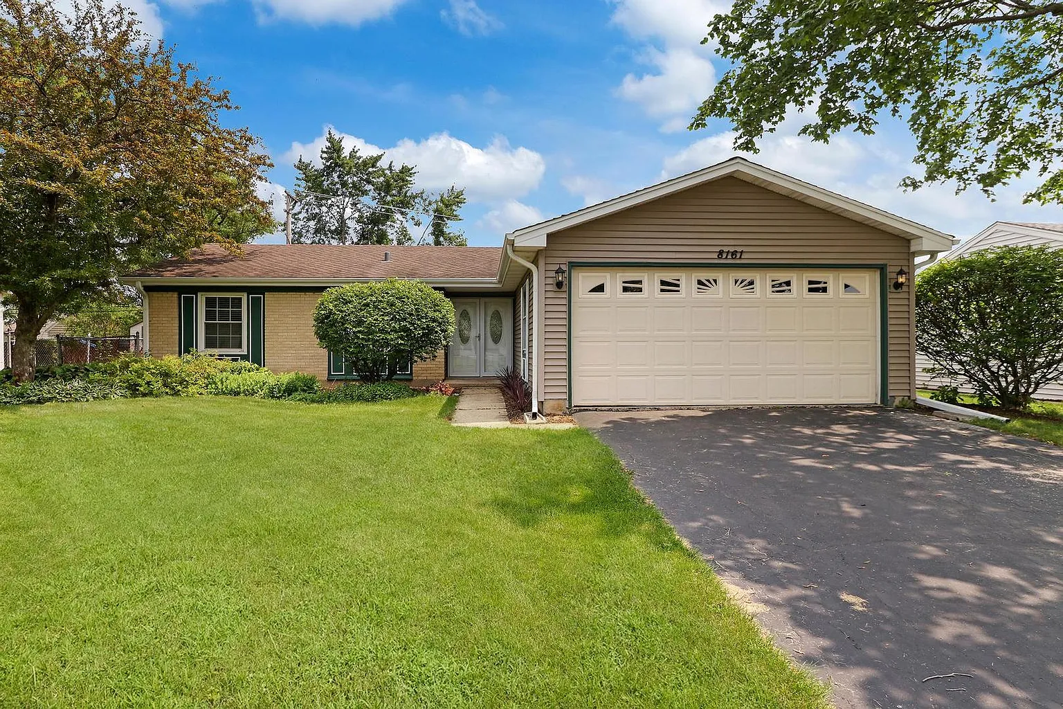 8161 Kensington Ln photo 1
