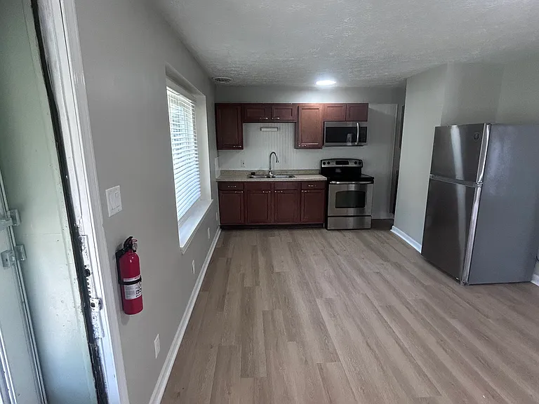 1219 E Perry St #1 — Photo 4