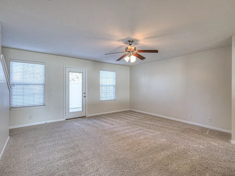 4325 Aurora Cir — Photo 8