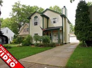 2118 Hampton Rd, Grosse Pointe Woods, MI 48236