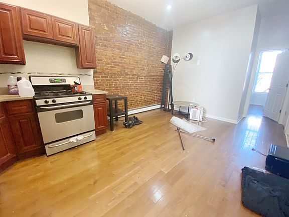 2nd image of 121A Hull St #1