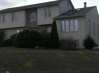 9 Ocean View Dr, Cranston, RI 02921