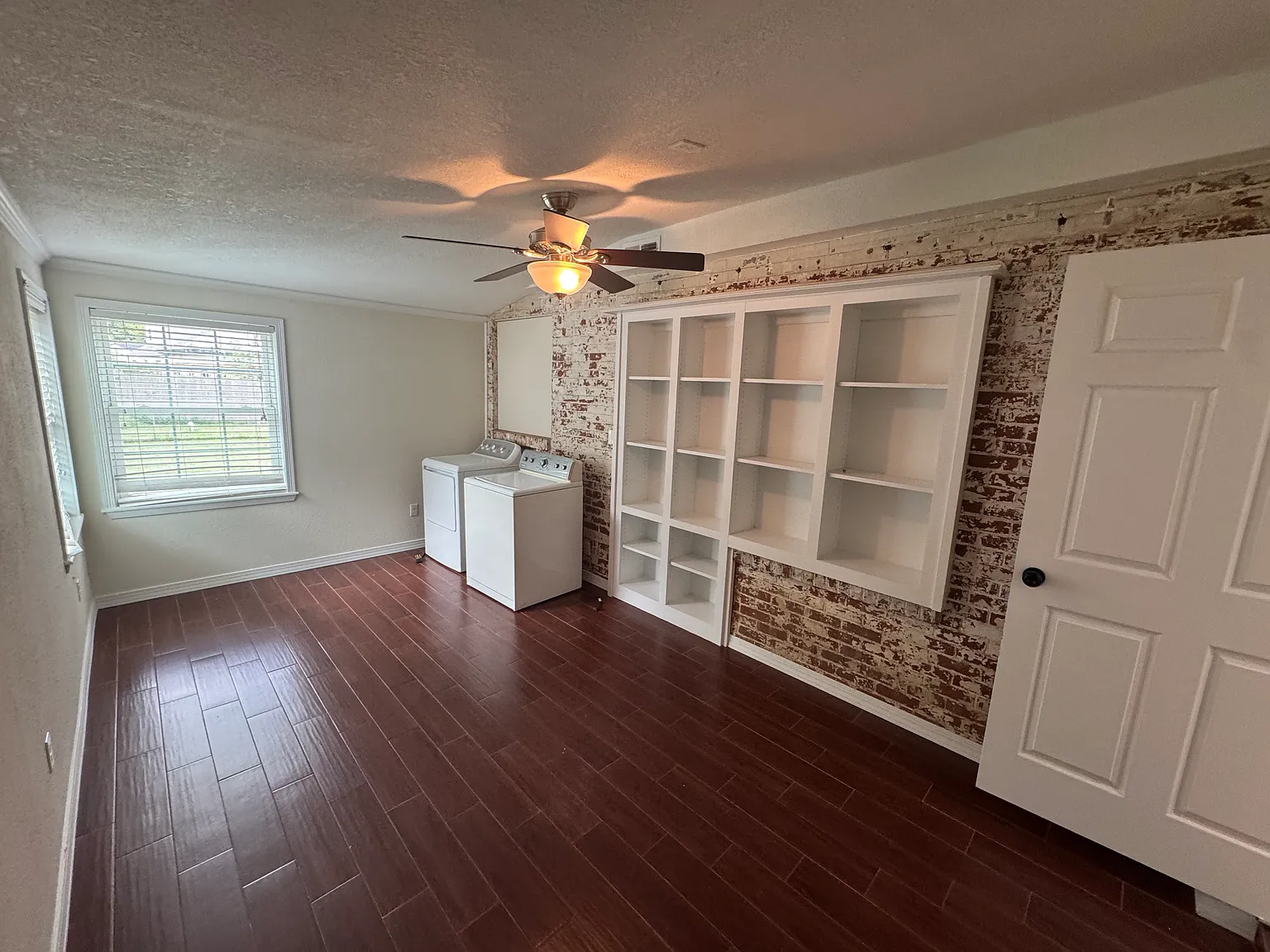 3 bed, 2202 sqft, $1,900 — Photo 3