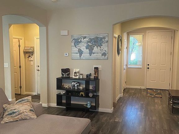 3rd image of 8439 Quarentina Ave