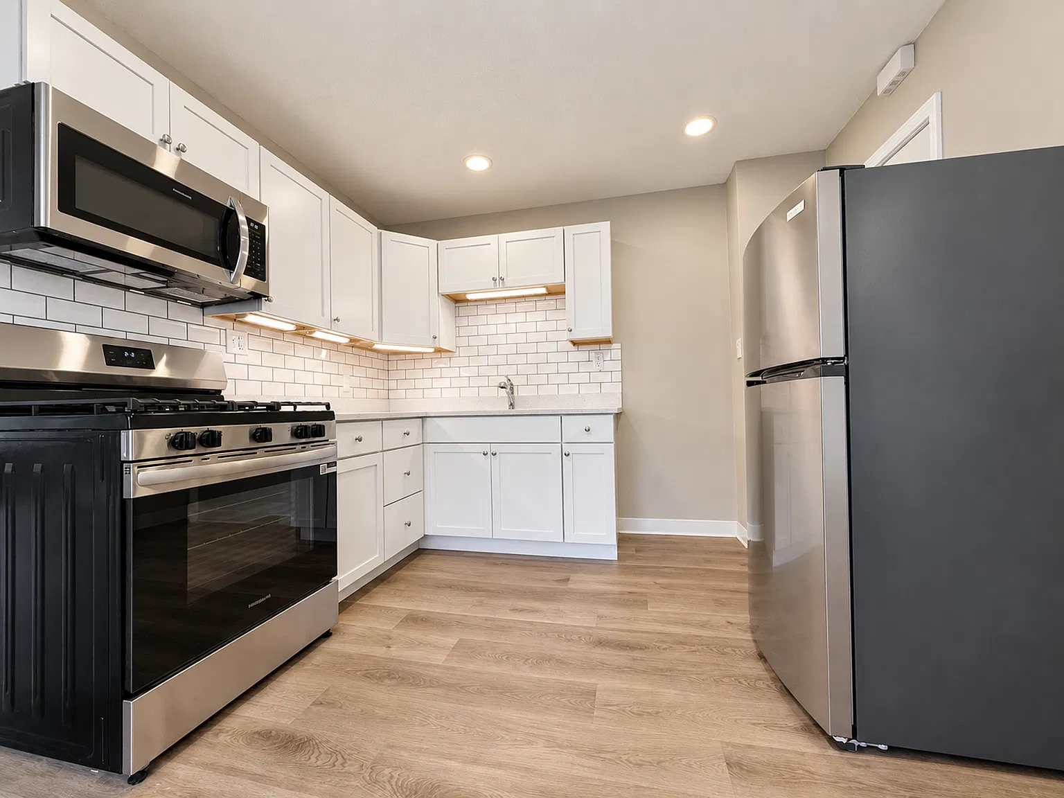 Stunning 5-Unit Building off of Randolph! Parking, Laundry, Storage Units Available. Pet Friendly — Photo 1