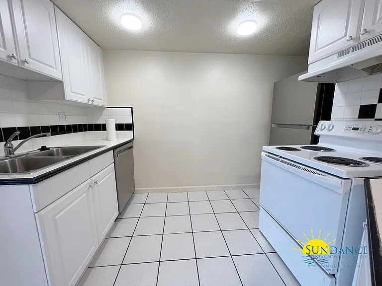 408 Marshall Ct NW #6 — Photo 7