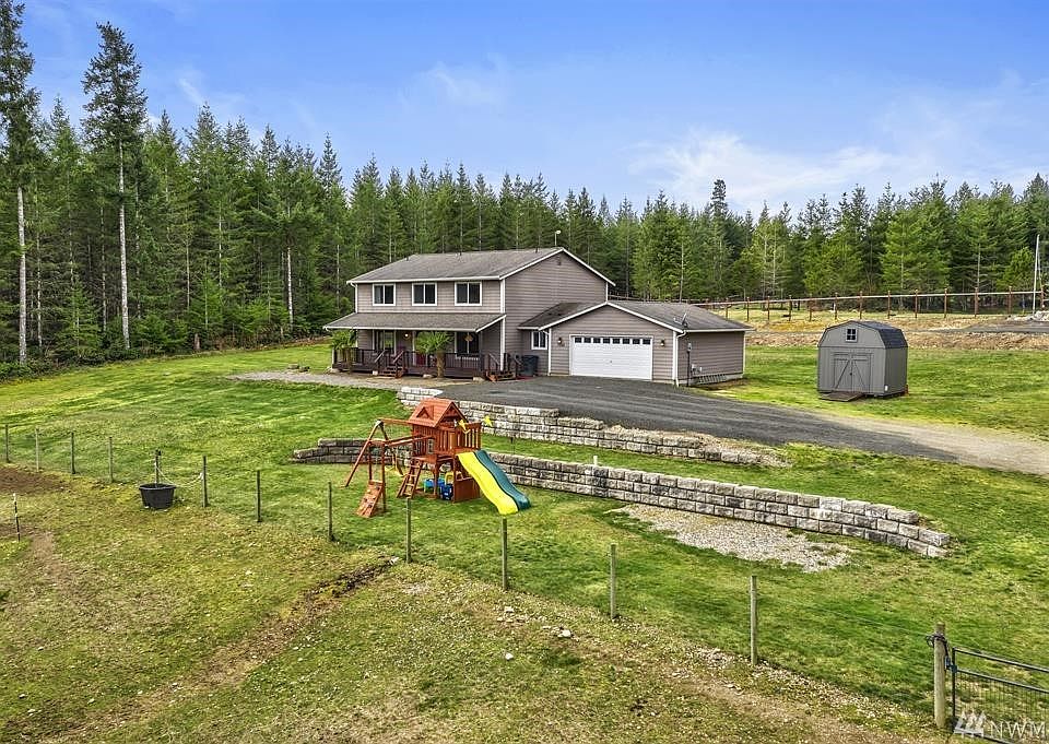 Talk about elbow room! This property is pristine in its open fields of privacy.