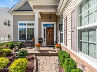 18 W Campania Lane, Farmingdale, NJ 07727