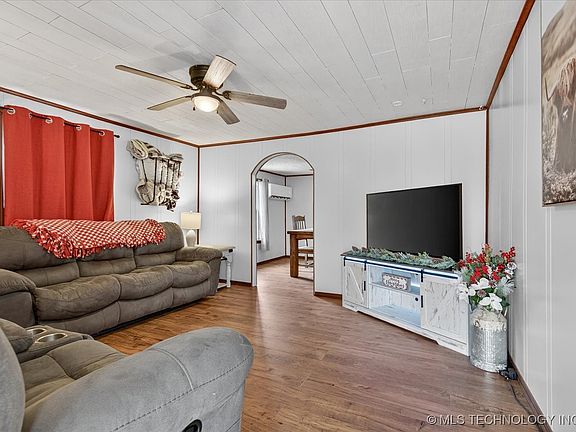 5th image of 520 N Margarite Ave