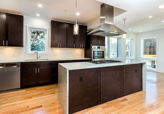 4th image of 913 New York Ave