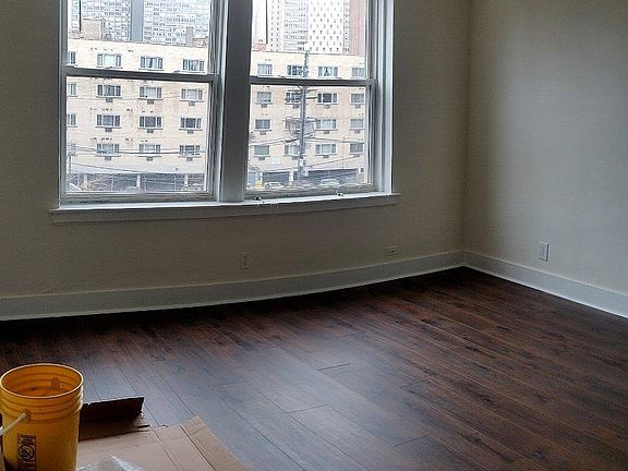 3rd image of 3727 N Pine Grove Ave APT 410