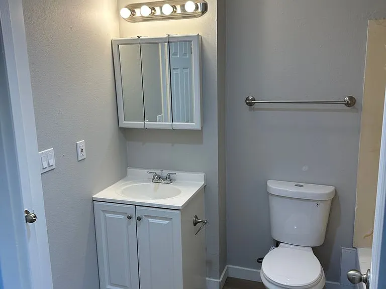 325 SW Academy St — Photo 11