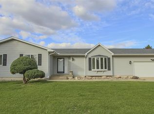 1901 Donald Dr, Cedar Falls, IA 50613