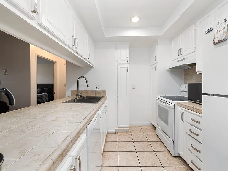 178 4th Ave #11 — Photo 3