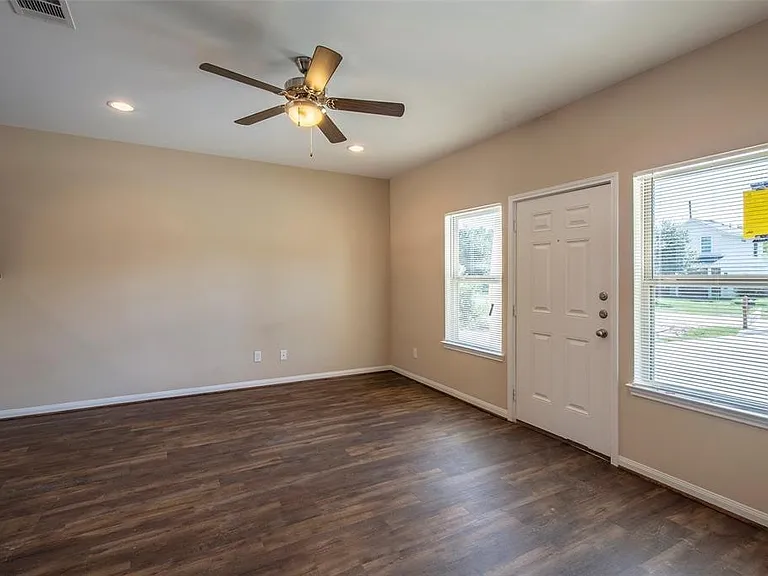 8142 Cabot St — Photo 9