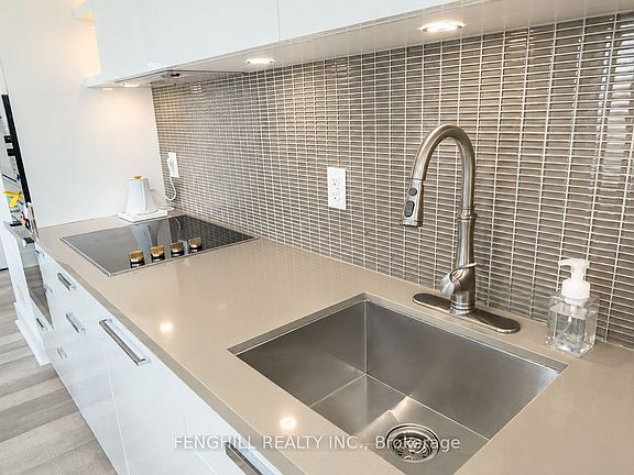 3rd image of 32 Davenport Rd #1108
