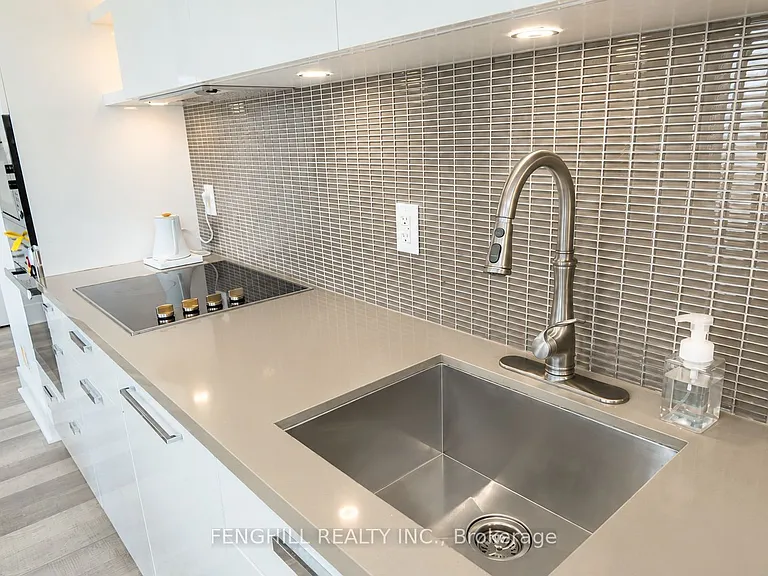 32 Davenport Rd #1108 — Photo 3