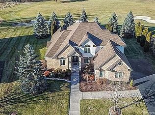 6035 Brookstone Ln, Grand Blanc, MI 48439