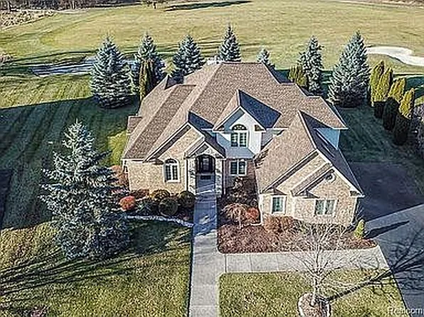 6035 Brookstone Ln, Grand Blanc, MI 48439