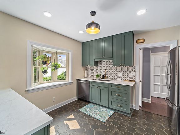 3rd image of 15011 Merrimeade Dr