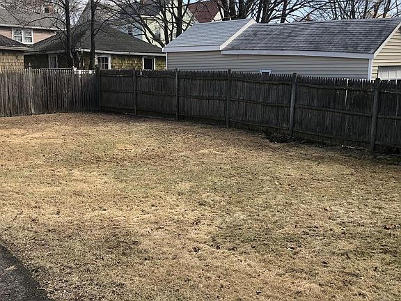 4th image of 166 Highland Ave