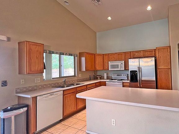 3rd image of 8326 N Birthstone Ln