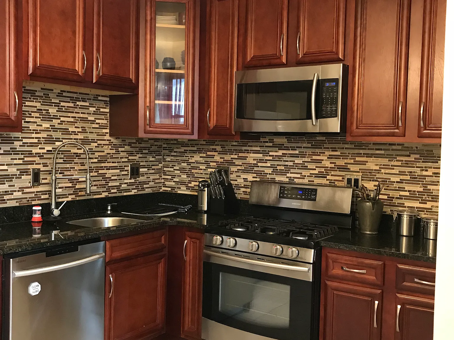 1 bed, 900 sqft, $1,600 — Photo 3