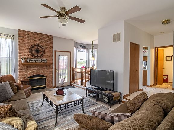 3rd image of 17 Thorndale Ct