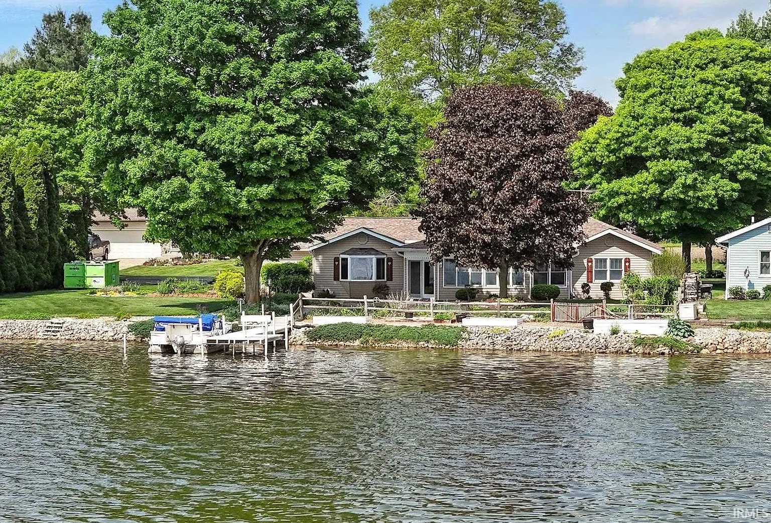 2750 N Lakeview Dr photo 1