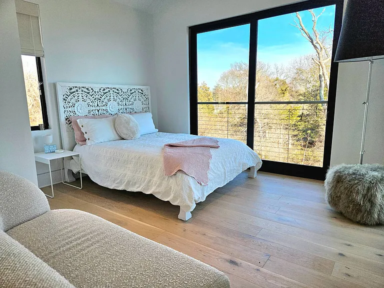 599 Peconic Bay Blvd — Photo 33