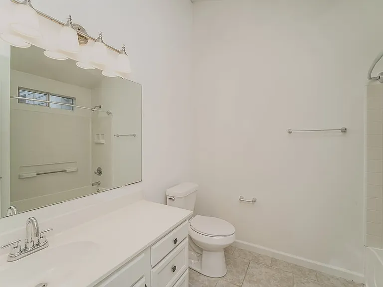 8908 Chesham Dr — Photo 10