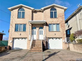 211 13th St #B, Palisades Park, NJ 07650