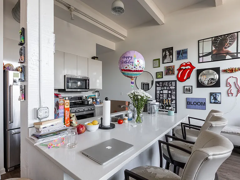 915 W Dakin St #3 — Photo 6