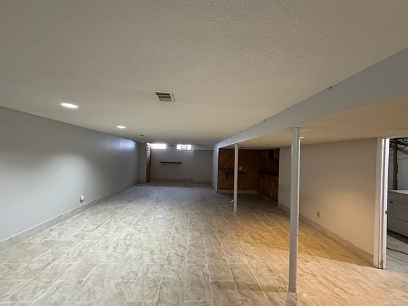 3rd image of 27091 Clairview Dr