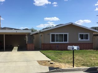 1041 Cherry Ln #B, Clovis, CA 93612