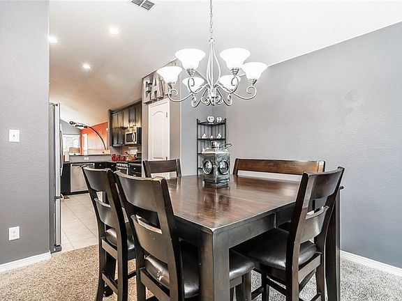 5th image of 405 Bluefinch Dr